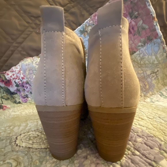 Universal Thread booties - Picture 2 of 6